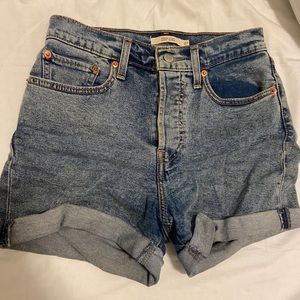 Levi’s High Rise Wedgie Shorts